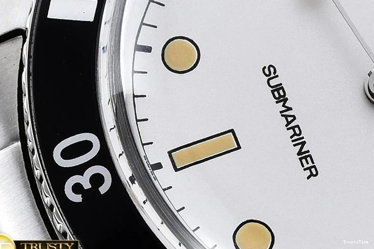 1108 Resilient ROLSUB0186 – Vintage Sub Ref 6205 White A- 1026